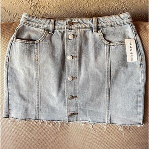 Pacsun mini denim skirt. NWT Button front. Front & Back Pockets.